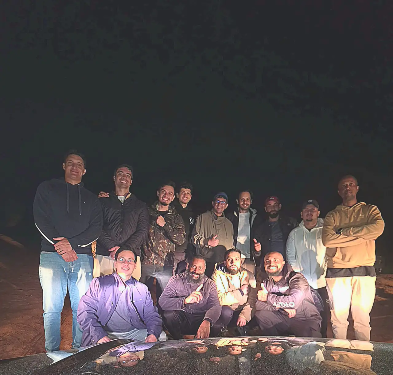 Grupo reunido em comunhão
